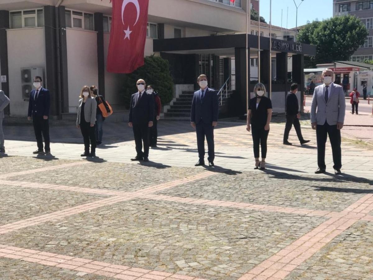 Sosyal mesafe kuralına uyup 19 Mayıs&rsquo;ı kutladılar