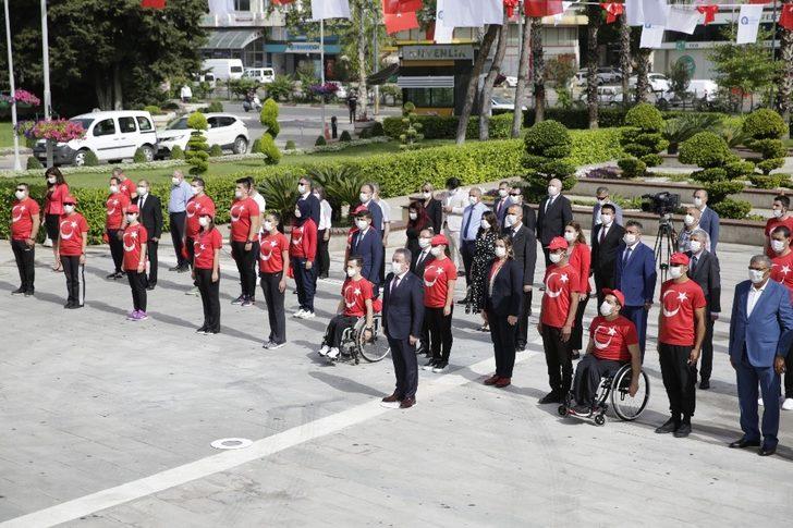 Başkan Böcek Atatürk Anıtına çelenk sundu G4