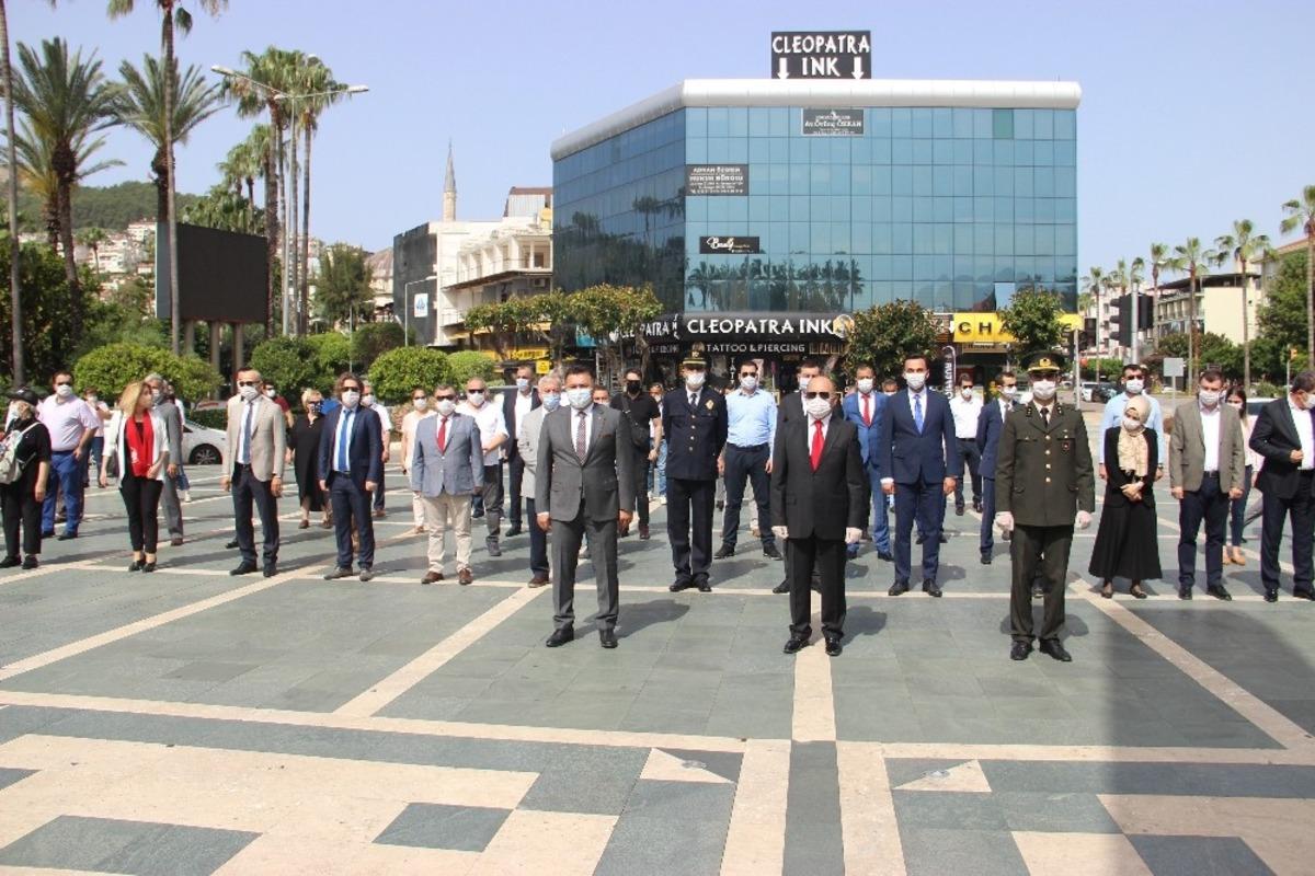 Alanya&rsquo;da 19 Mayıs t&ouml;reni korona g&ouml;lgesinde yapıldı