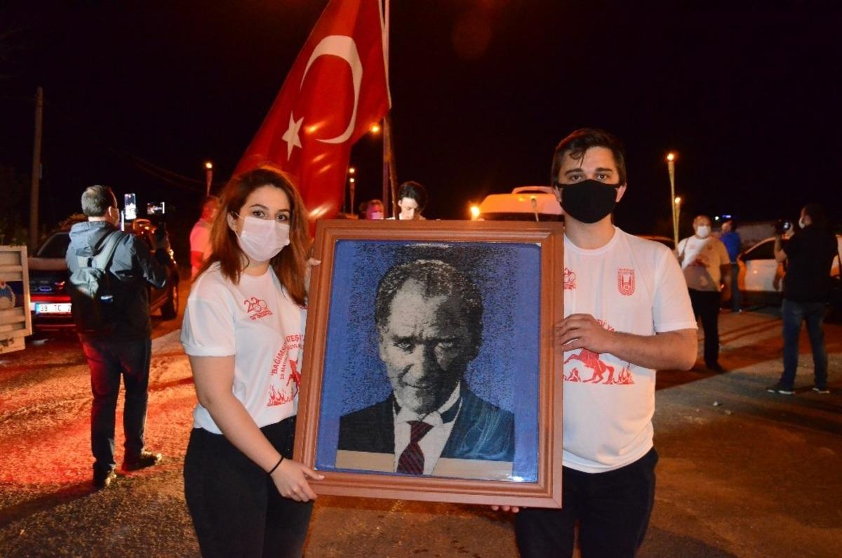 Bağımsızlık ateşini yakmalarına vir&uuml;s engel olamadı