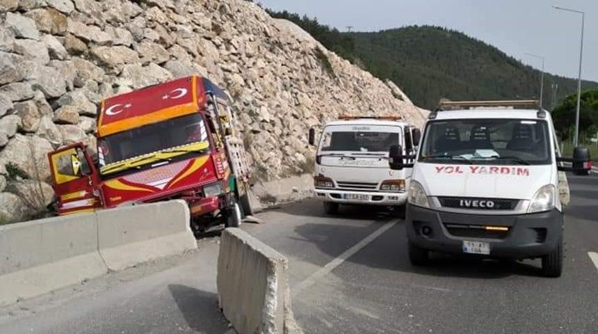 Alkoll&uuml; s&uuml;r&uuml;c&uuml; kaza yaptı