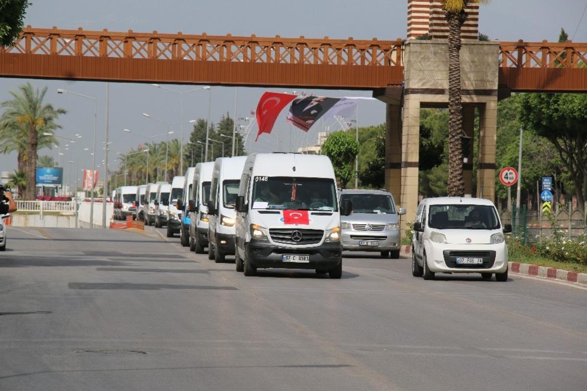 Antalya&rsquo;da T&uuml;rk bayraklı yardım konvoyu