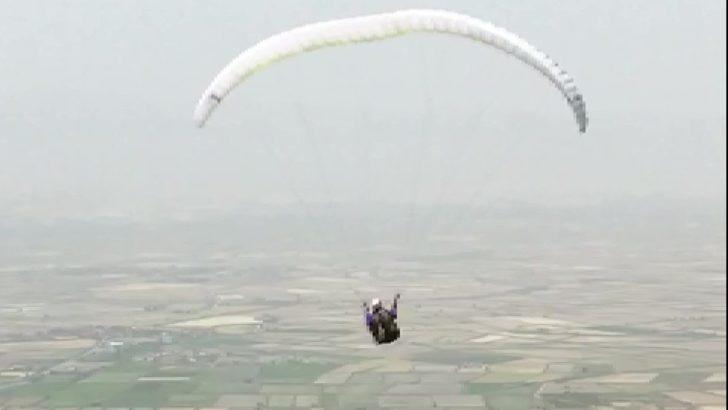 Pamukkale’nin üstünde Türk Bayrağı ile uçtu G1