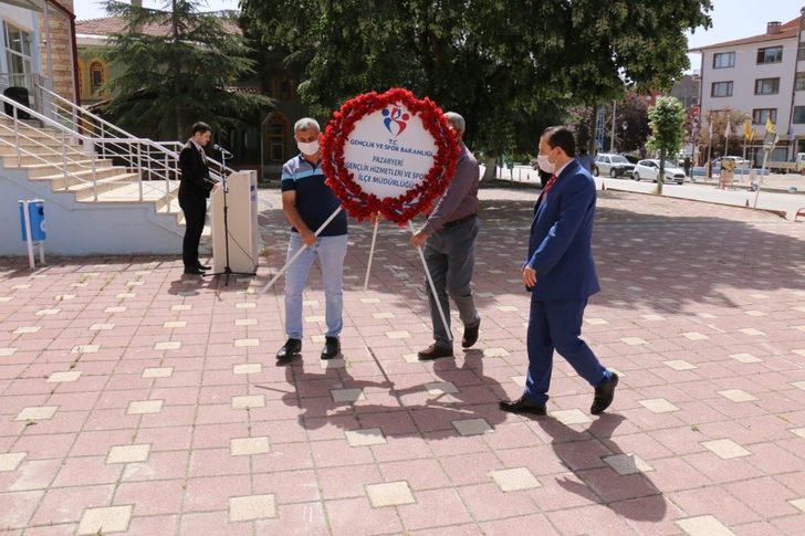 Pazaryeri’nde 19 Mayıs kutlamaları Atatürk Anıtı’na çelenk sunulmasıyla başladı G3