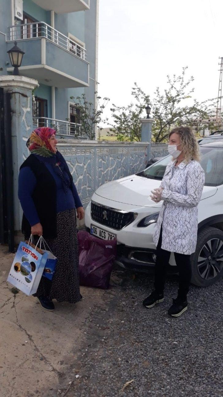 Tatvan Gönül Elçilerinden 600 çocuğa bayram hediyesi G1