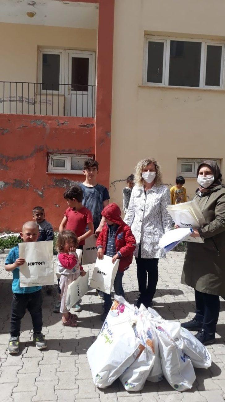Tatvan Gönül Elçilerinden 600 çocuğa bayram hediyesi G3