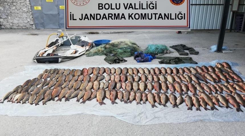 Bolu’da, 2 hafta önce geldiği gölette yine kaçak balık avlarken yakalanan şahsa para cezası