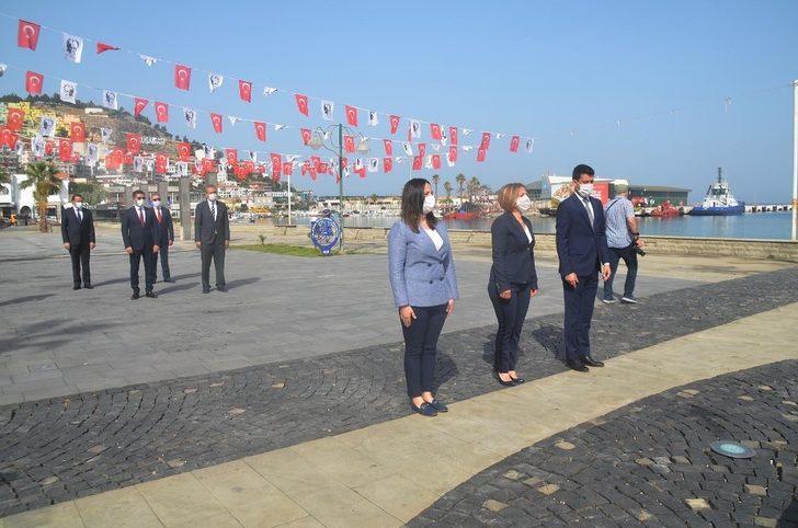 Kuşadası’nda sosyal mesafeli 19 Mayıs kutlaması G4