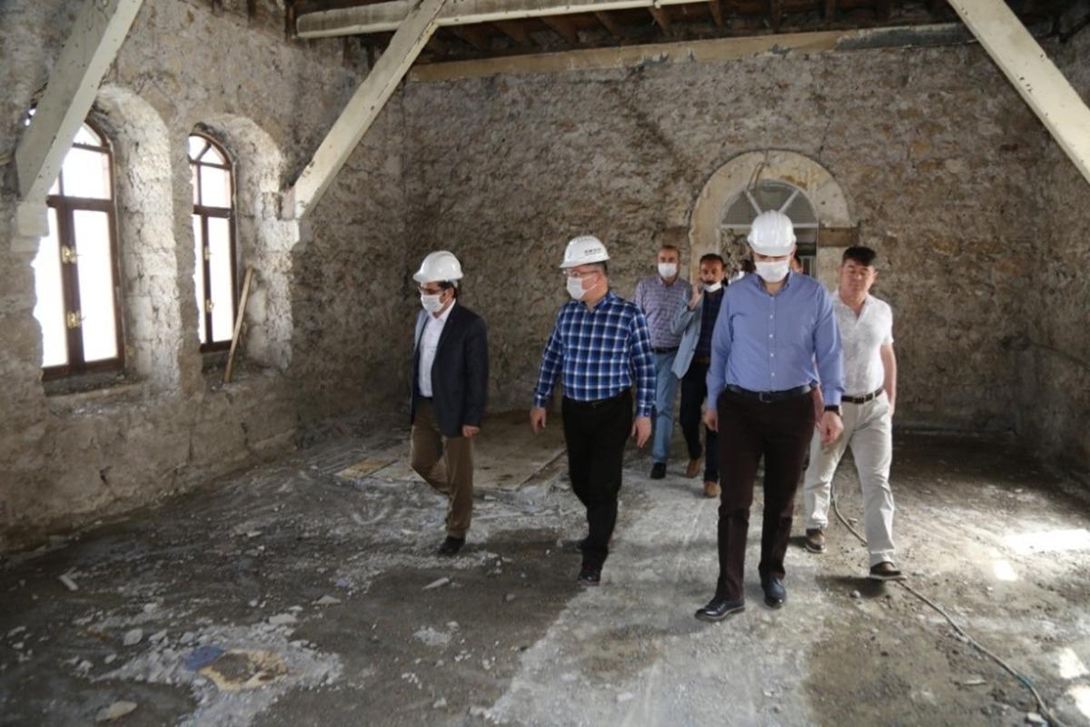 Jandarma binasının restorasyon &ccedil;alışmaları yerinde incelendi