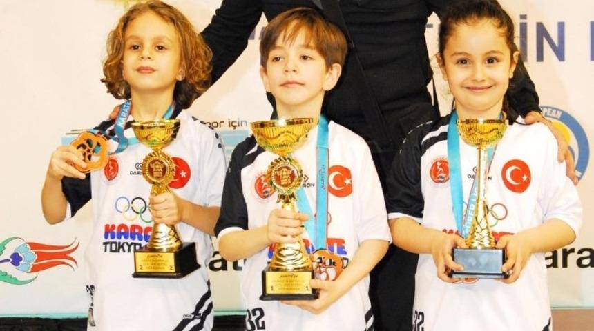 Ispartalı 2 karateci finale y&uuml;kseldi