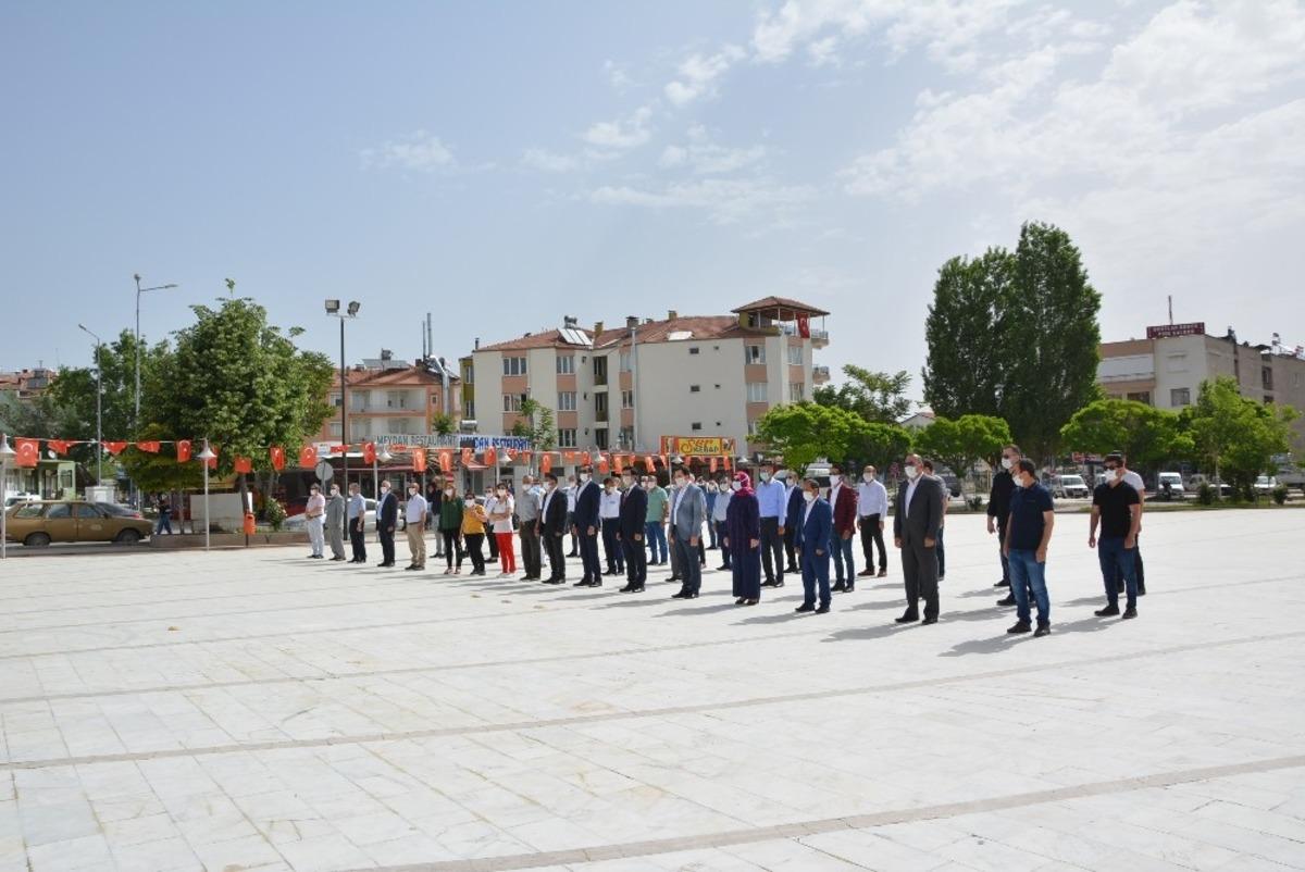 Korkuteli&rsquo;nde 19 Mayıs &Ccedil;elenk Sunma T&ouml;reniyle kutlandı