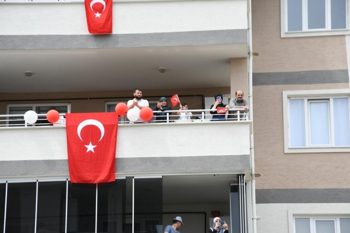 Bursa&rsquo;da sosyal mesafe 19 Mayıs coşkusuna engel olmadı