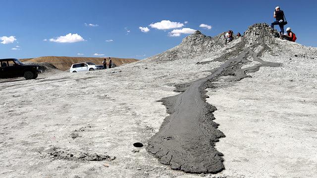 Azerbaycan'da çamur püskürten Daşgil volkanı