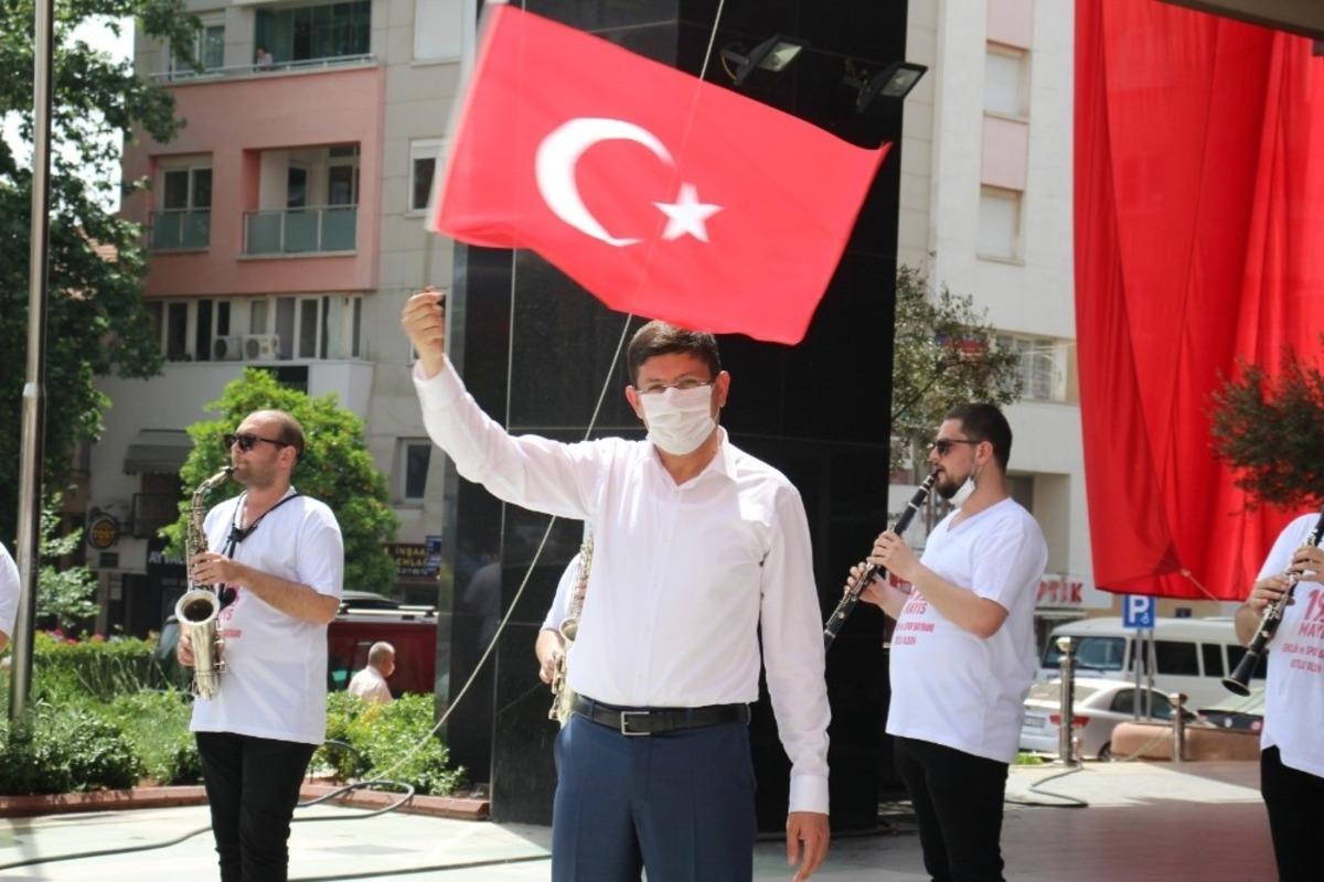 Koronavir&uuml;s Nazilli&rsquo;de bayram coşkusuna engel olamadı