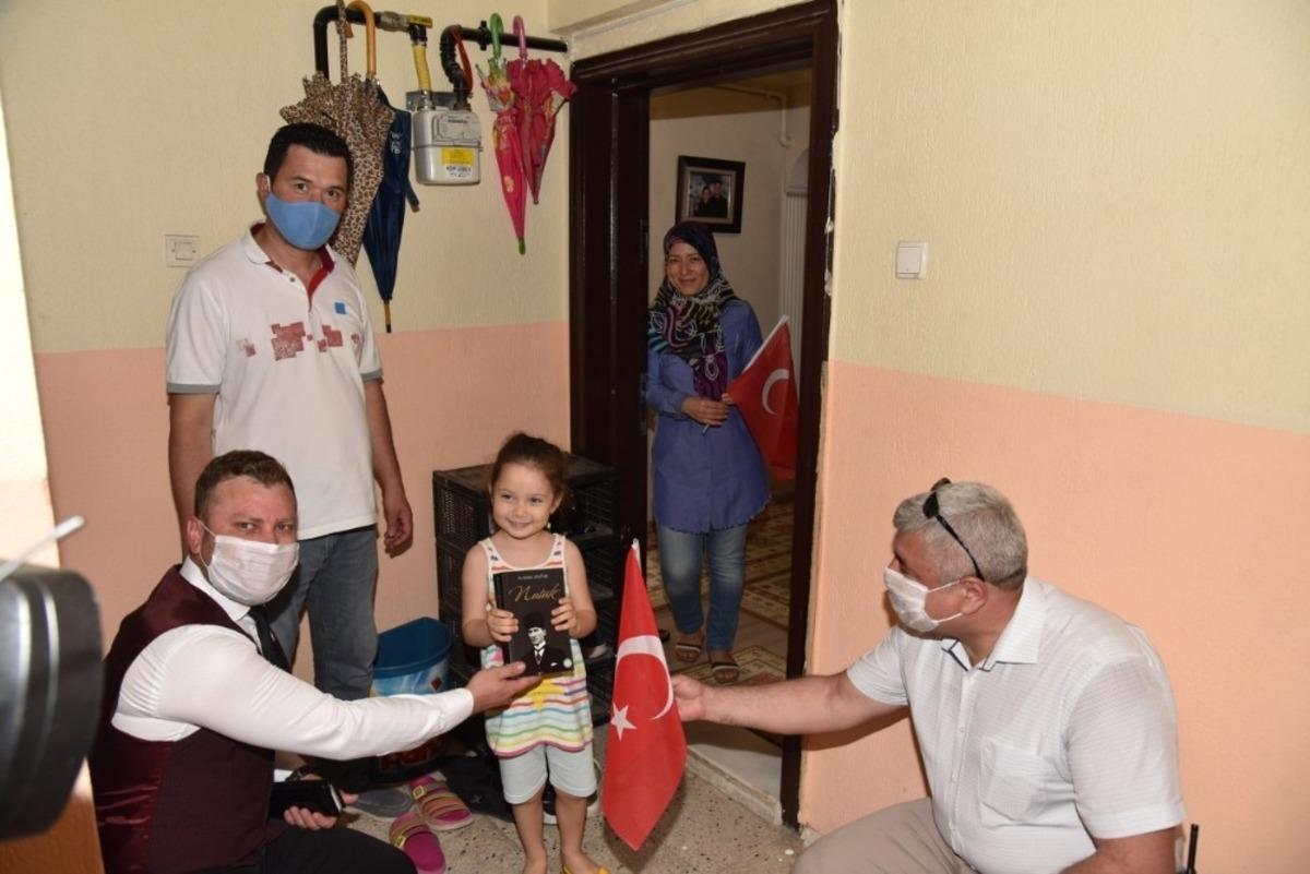 Manisa&rsquo;da 19 Mayıs anısına 19 bin bayrak ve &lsquo;Nutuk&rsquo;