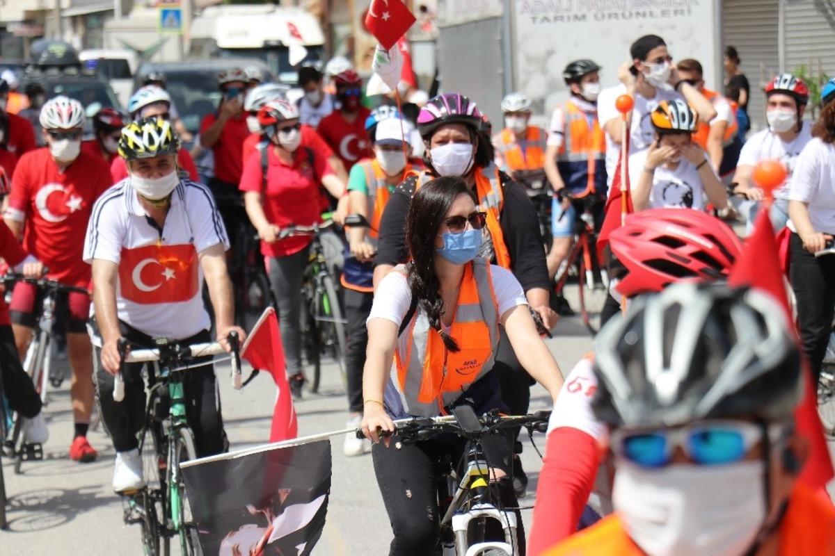Sakarya&rsquo;da, 19 Mayıs bayramı kapsamında caddelerde pedal &ccedil;evirdiler