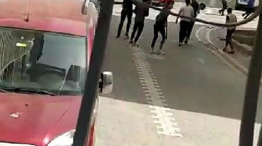 İstanbul'da Suriyeliler arasında kavga! Sopa ve sandalyeler havada uçuştu