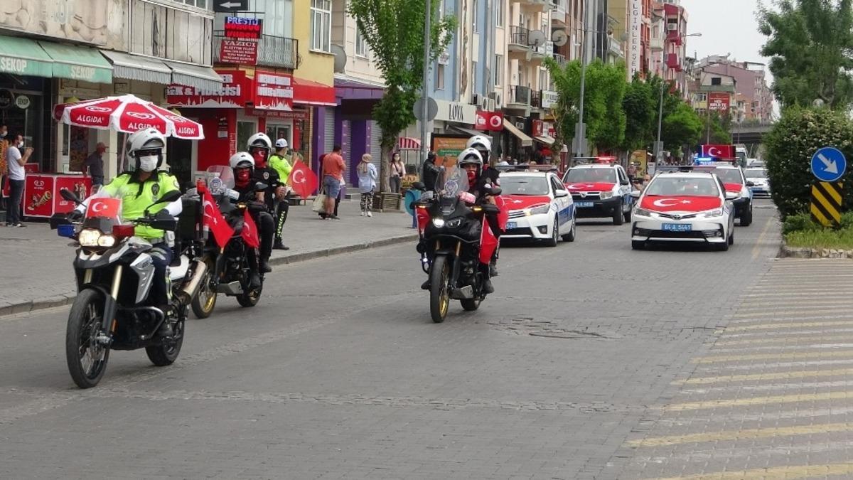 Uşak&rsquo;ta emniyet ve jandarmadan &rsquo;19 Mayıs&rsquo; korteji