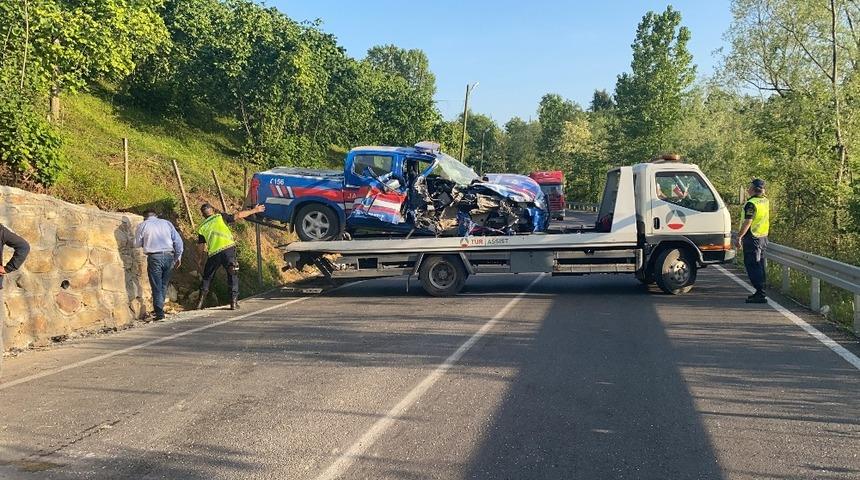 Ordu&rsquo;da jandarma aracı istinat duvarına &ccedil;arptı: 2 asker yaralı