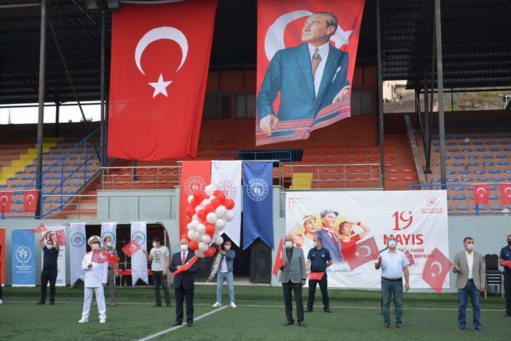 Bayram coşkusu balkonlarda ve statlarda yaşandı G1