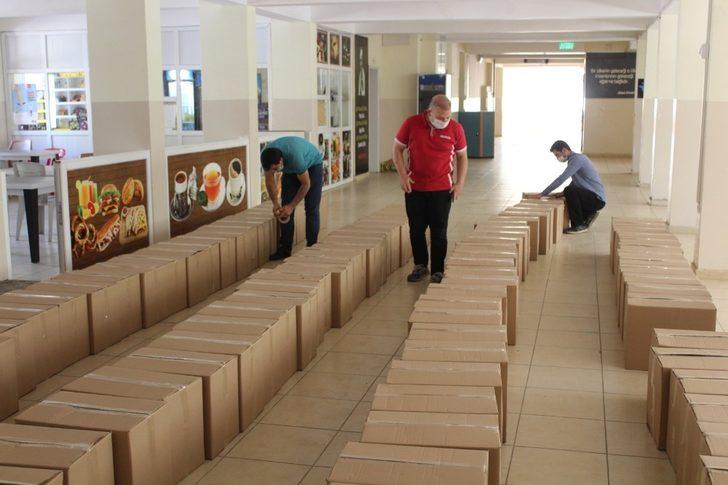 Öğretmenlerden ihtiyaç sahiplerine yardım G1