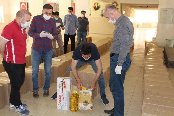 Öğretmenlerden ihtiyaç sahiplerine yardım G3