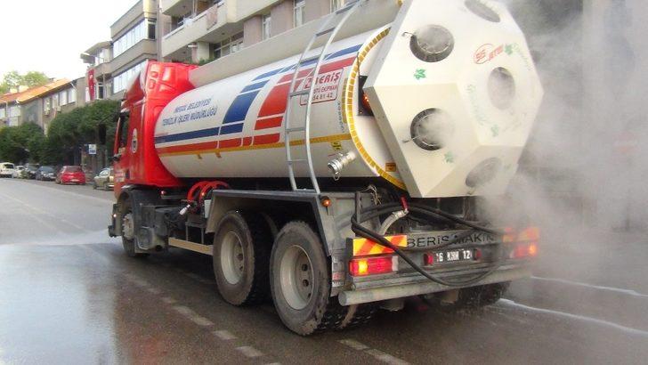 Cadde ve sokakları gül suyuyla yıkadılar G1