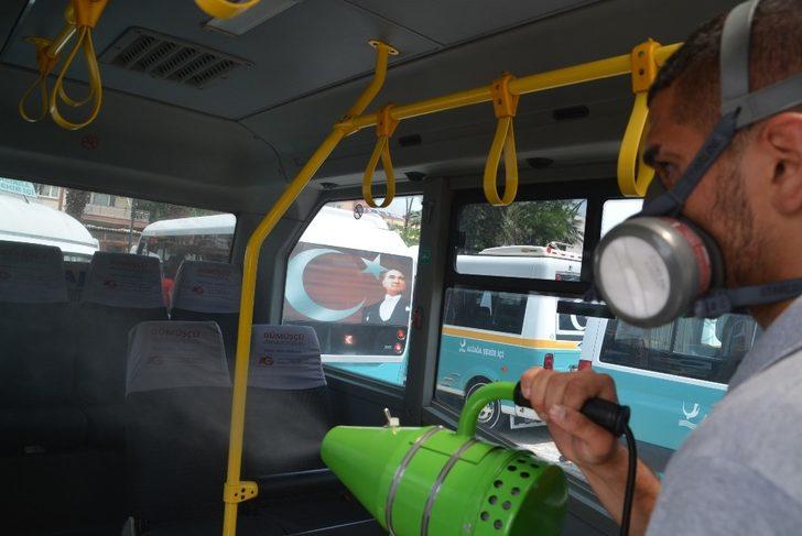 Aliağa’da sokak kısıtlamasında minibüsler dezenfekte edildi G2