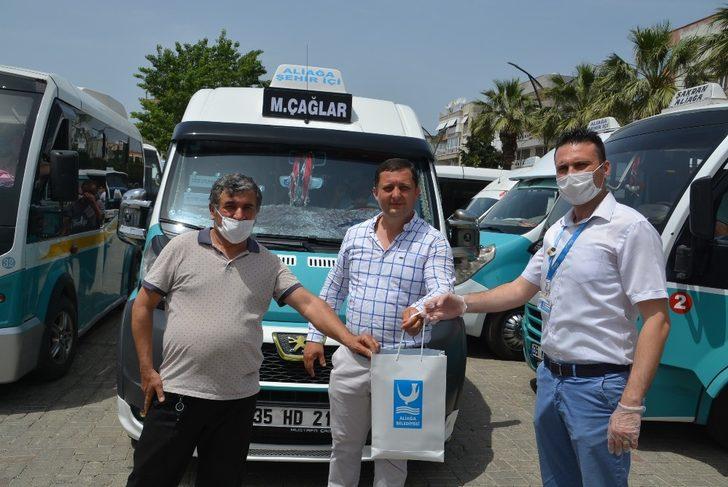 Aliağa’da sokak kısıtlamasında minibüsler dezenfekte edildi G4