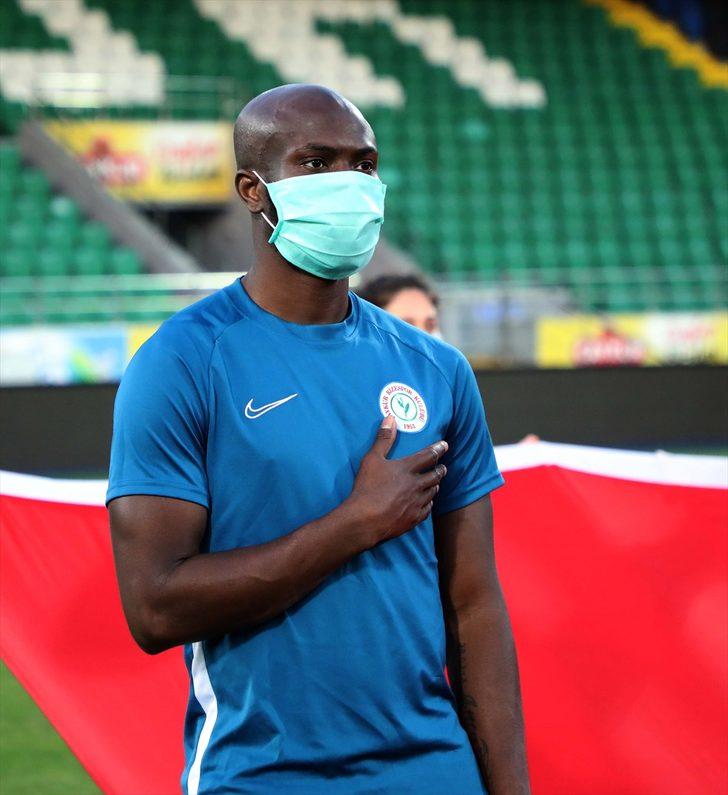 Orta ve Doğu Karadeniz'de vatandaşlar 19 Mayıs'ta İstiklal Marşı'nı balkonlarında okudu G2