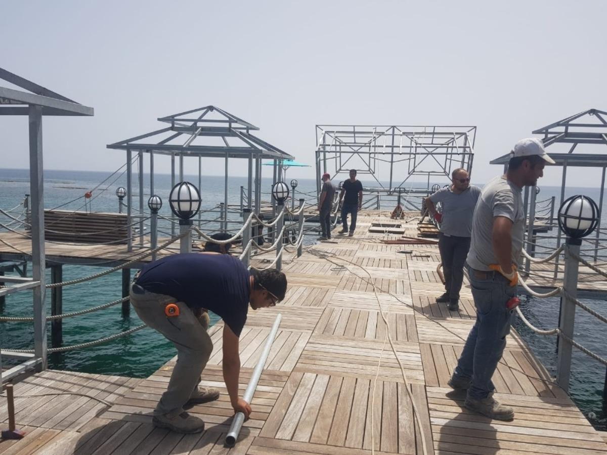 Alanya Belediyesi iskeledeki ka&ccedil;ak yapıyı yıktı