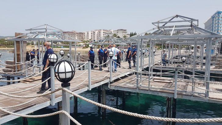 Alanya Belediyesi iskeledeki kaçak yapıyı yıktı G5