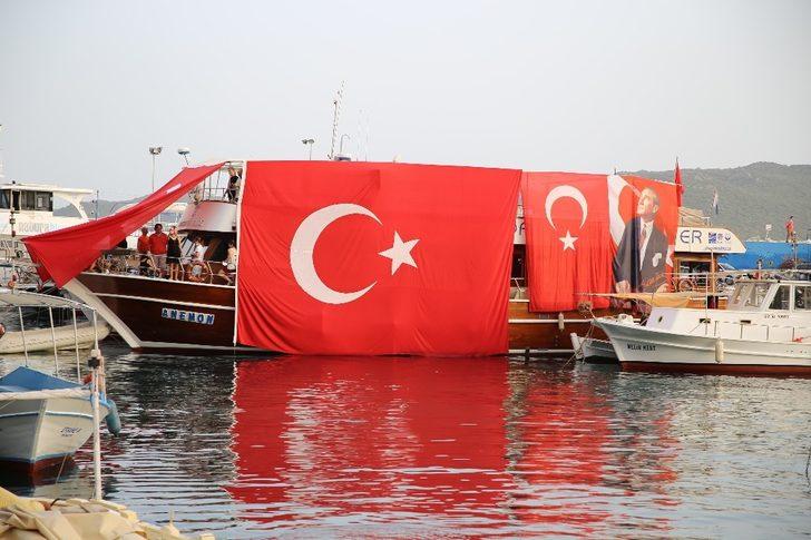 Turizm merkezi Kaş’ta  balkonlardan İstiklal Marşı okundu G1