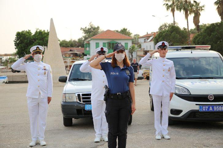 Turizm merkezi Kaş’ta  balkonlardan İstiklal Marşı okundu G2