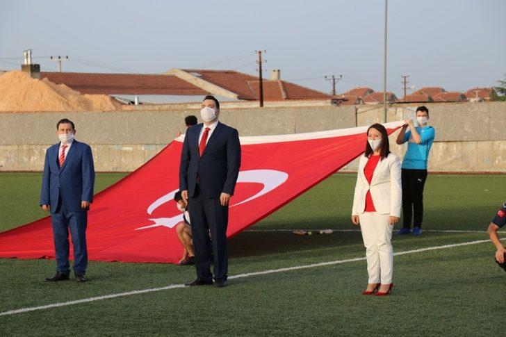 Bilecik saat 19.19’da balkonlara çıkarak İstiklal Marşı’nı okudu G2