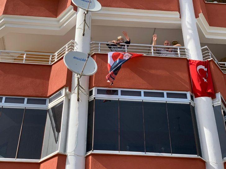 Bilecik saat 19.19’da balkonlara çıkarak İstiklal Marşı’nı okudu G3