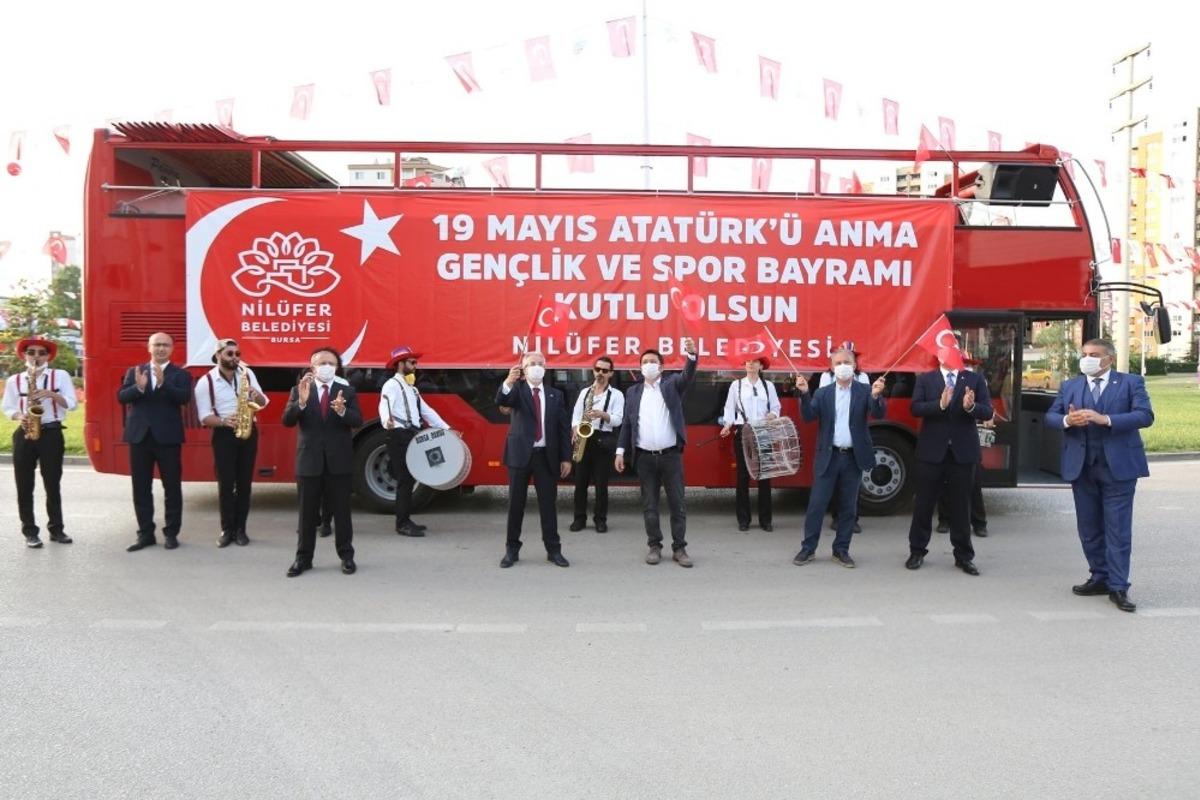 Nil&uuml;fer&rsquo;de bayram sevinci balkonlara taştı