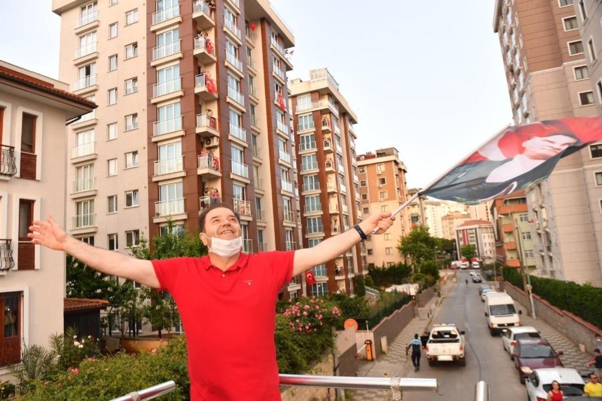 Maltepeliler saat 19.19&rsquo;da balkonlarda buluştu