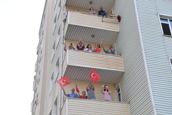 Maltepeliler saat 19.19’da balkonlarda buluştu G4