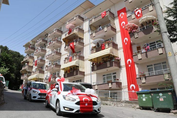 İzmit’te 19 Mayıs coşkusu balkonlara taştı G1