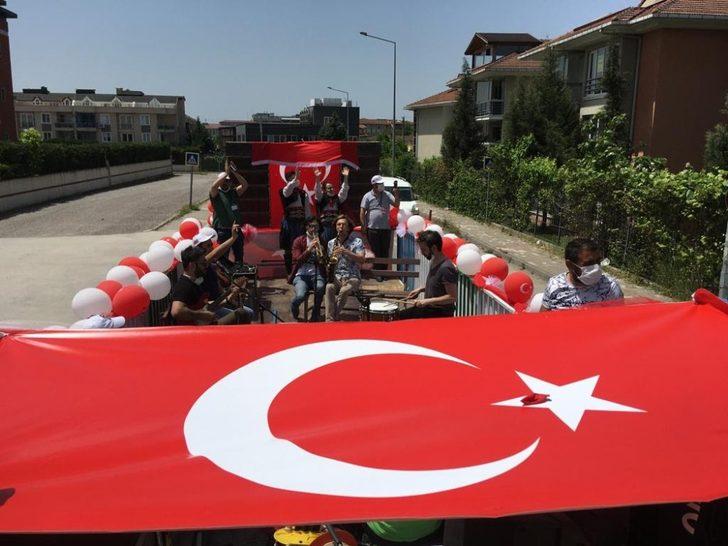 İzmit’te 19 Mayıs coşkusu balkonlara taştı G5