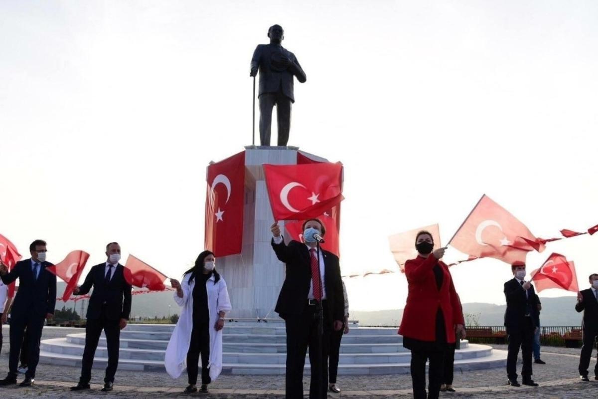 Karesi&rsquo;de yer g&ouml;k kırmızı beyaz