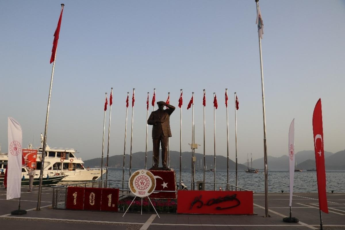 Marmaris 101. yılda saat 19.19&rsquo;da tek y&uuml;rek oldu