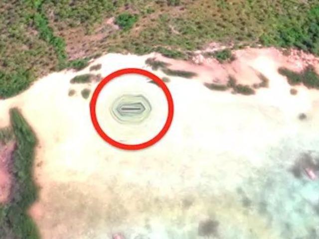 Komplo teorileri ile tanınan Scott C. Waring yeraltına açılan gizli bir dünyasının kapısını bulduğunu iddia ediyor