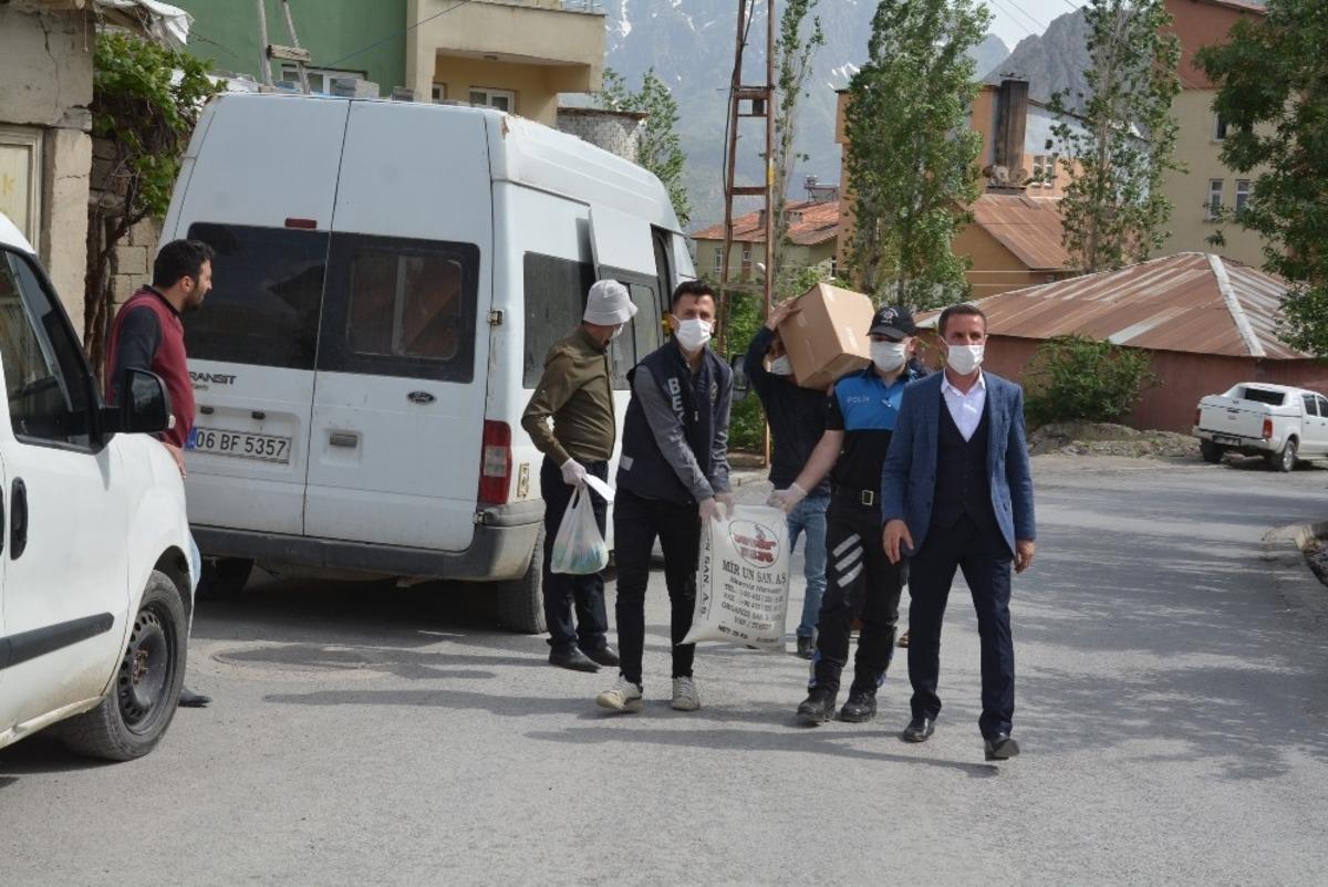 Hakkari&rsquo;de ihtiya&ccedil; sahipleri unutulmadı
