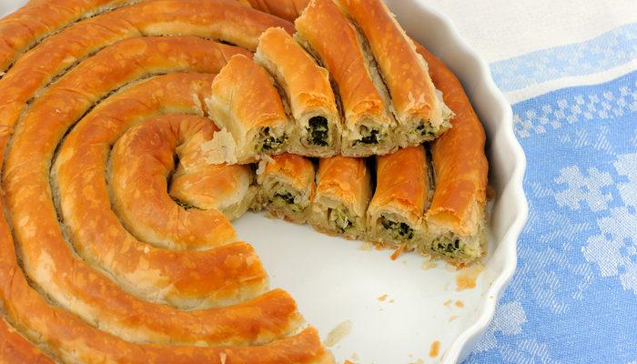 Üzeri çıtır çıtır börek yapmanın sırrı bakın neymiş