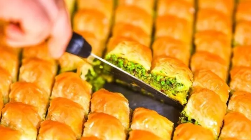 Ramazan Bayramı'nda hangi dükkanlar açık? Bakkal, market ve tatlıcılar hangi gün hangi saatlerde açık olacak?