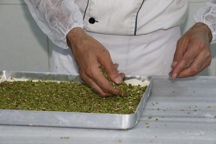 Güllaç ve sütlü Nuriye’den esinlendi soğuk baklava üretti! Siparişlere yetişemiyor G3