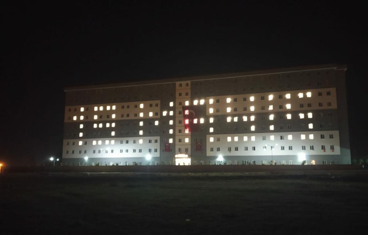 Van&rsquo;daki KYK yurtlarında 19.19&rsquo;da İstiklal Marşı okundu