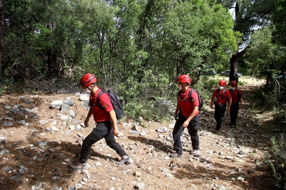 Kayıp dağcıyı arama &ccedil;alışmaları s&uuml;r&uuml;yor